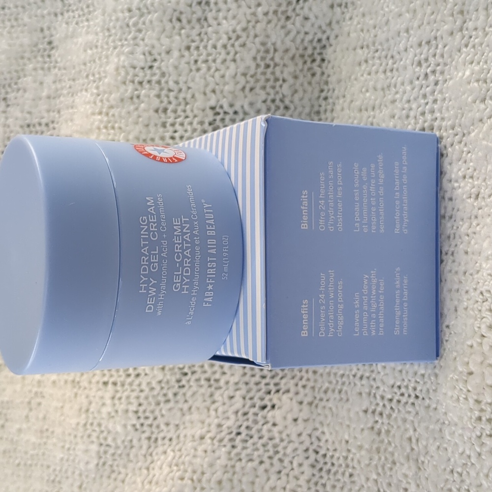 First Aid Beauty Dewy Gel Cream  with Hyaluronic Acid+Ceramides, 52ml/1.9fl oz - Picture 4 of 14